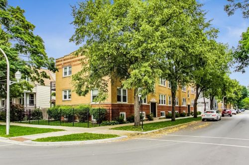 2846 Waveland Ave, Chicago, IL 60618-4618