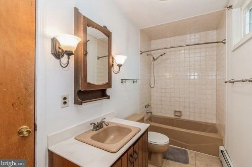 322 Independence Ave, Trenton NJ  08610-5704 exterior