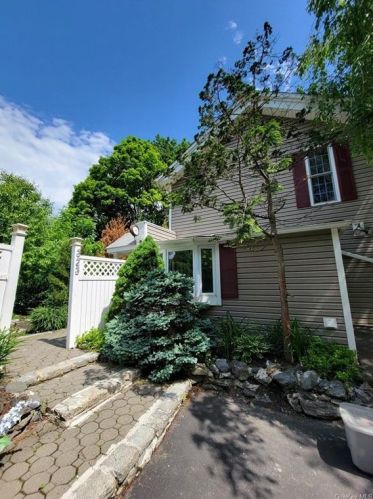 323 Grand Ave, Poughkeepsie NY 12603-4403 exterior