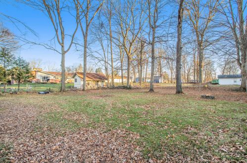 8839 Maplewood Dr, Berrien Springs MI 49103-1420 exterior