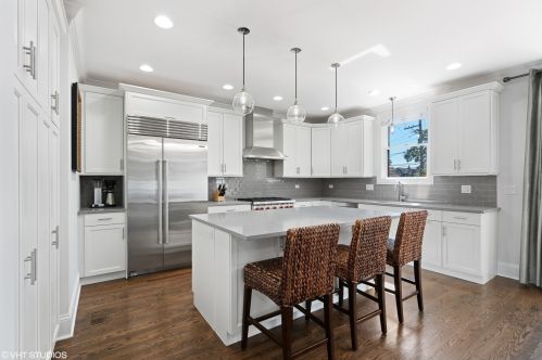 3550 Hoyne Ave, Chicago IL 60643-3323 exterior