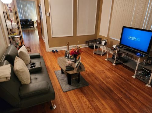 8030 Eberhart Ave, Chicago IL 60637-2484 exterior