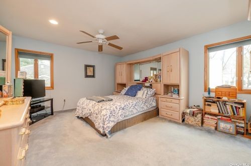 22 Long Acre Ln, Huntington Station NY 11746-7926 exterior