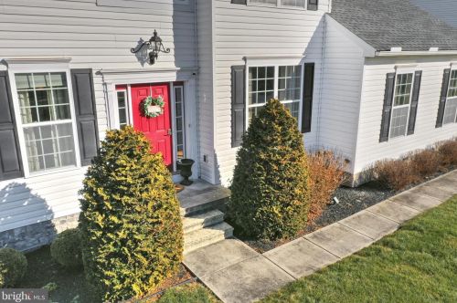 12 Boulder Rd, Hanover, PA 17331-7918