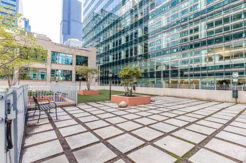 125 Jefferson St, Chicago IL 60661-3609 exterior