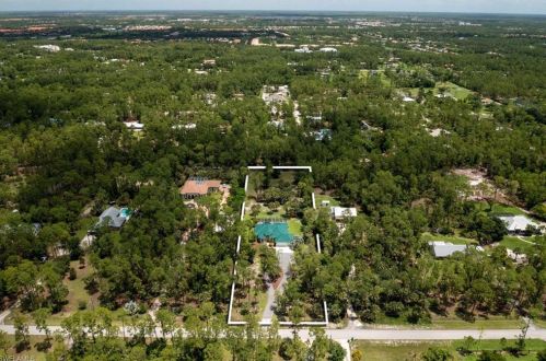 3571 3rd Ave, Naples, FL 34117-3021