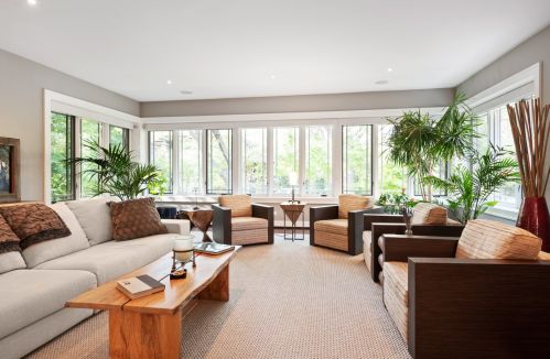 819 Castlewood Ter, Chicago IL  60640-4216 exterior