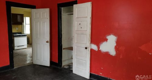 122 Madison Ave, Perth Amboy NJ 08861-4307 exterior