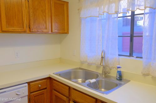 1515 Bryant Ave, Tucson AZ 85706-2917 exterior