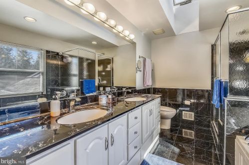 9104 Fls Chapel Way, Rockville MD 20854-2455 exterior