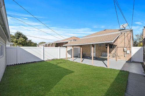 6625 64 St, Chicago IL 60638-4915 exterior