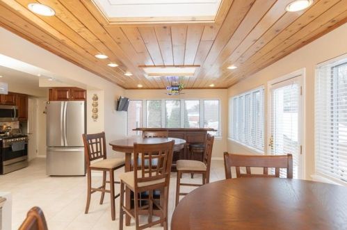 138 Sunset Dr, Pittsburgh PA 15228-2550 exterior