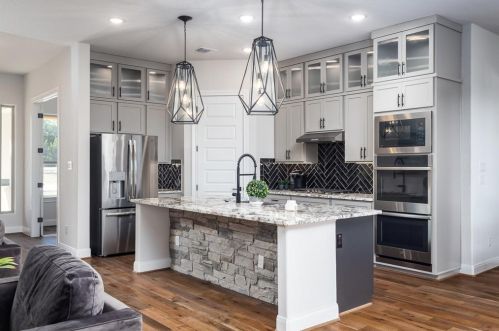 555 Mystic Pkwy, Spring Branch TX 78070-5267 exterior