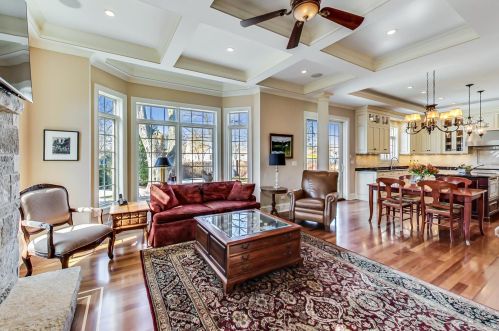 642 Euclid Ave, Elmhurst IL 60126-4338 exterior