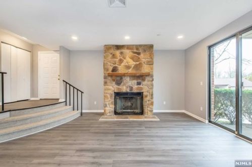 5 London Ct, Teaneck NJ 07666-6488 exterior