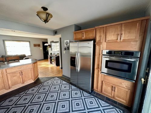 9312 Metcalf Pl, Milwaukee WI  53222-2649 exterior