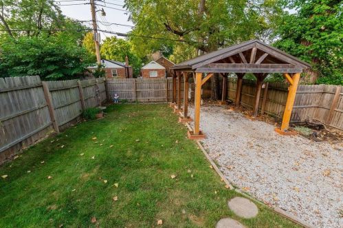 8511 Richard Ave, Saint Louis MO 63132-2806 exterior