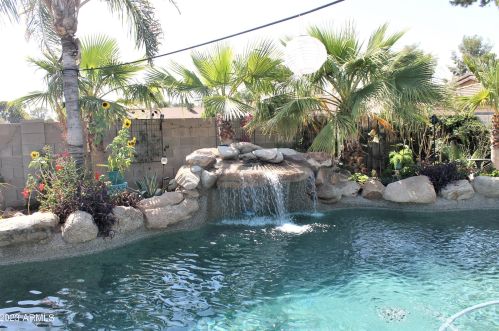 13046 37 Ave, Phoenix AZ 85053-7610 exterior