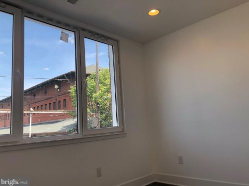 2051 9 St, Philadelphia PA 19147-4628 exterior