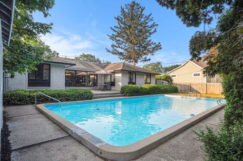 652 Ruddiman Dr, Meskegon MI 49445-2867 exterior