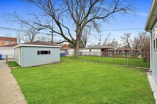 9740 Calumet Ave, Chicago IL 60616-2439 exterior