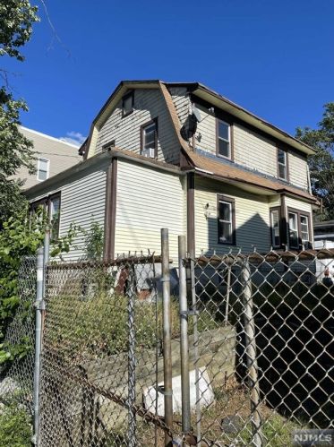 98 7th St, Paterson NJ  07522-1104 exterior