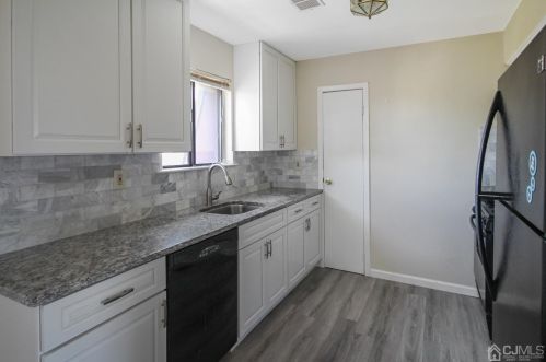 1220 Oaks Blvd, New Brunswick NJ  08902-2153 exterior