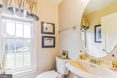 13606 Mt Prospect Dr, Rockville MD 20850-3510 exterior