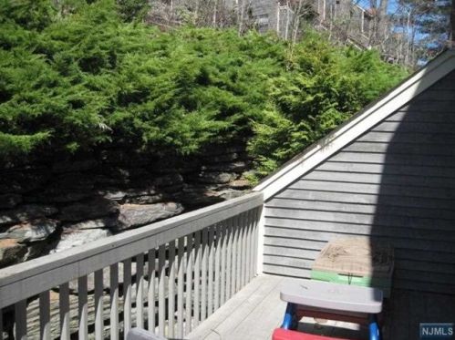 52 Beacon Hill Rd, West Milford Lakes NJ  07480-1257 exterior