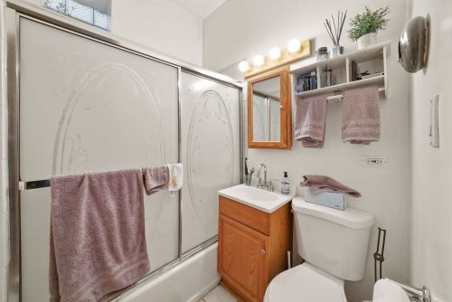 1825 Hermitage Ave, Chicago IL 60613-1106 exterior