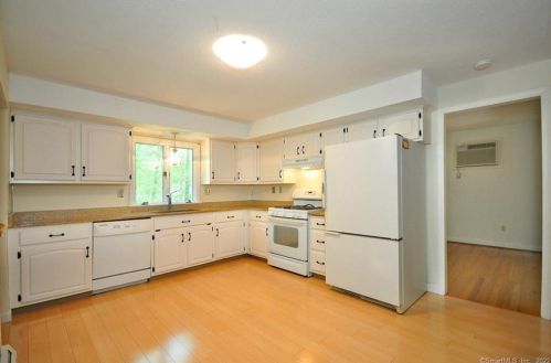 51 Lincoln Way, Windsor CT 06095-3545 exterior