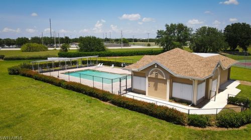 1119 Grv Dr, Naples FL 34120-1423 exterior