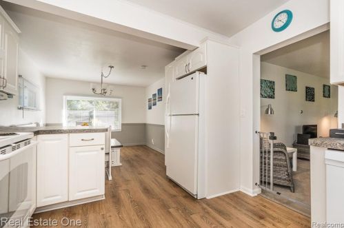 2475 Culbertson Ave, Rochester MI 48307-4610 exterior