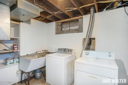 2392 Thornwood St, Wyoming MI exterior