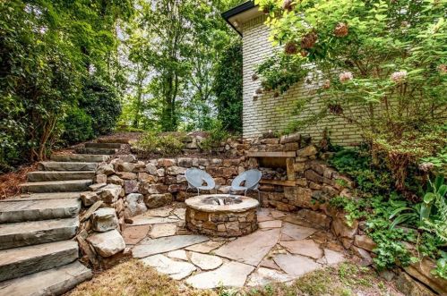 7105 Brandon Mill Rd, Atlanta GA  30328-1922 exterior