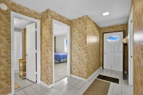 58 Glades Blvd, Naples FL 34112-5099 exterior