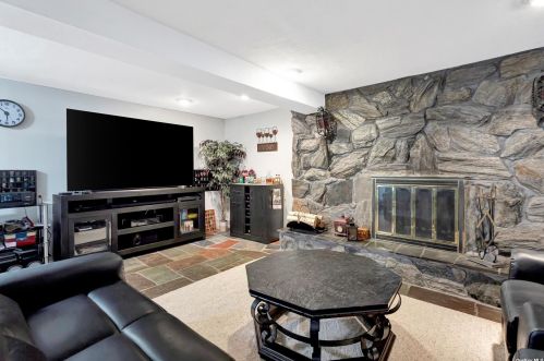 27 Pawnee Dr, Commack, NY 11725-4223