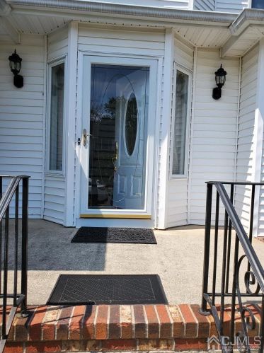 61 Princess Dr, New Brunswick NJ  08902-4104 exterior