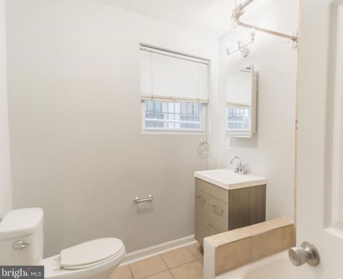 5215 Cedar Ave, Philadelphia PA 19143-1524 exterior