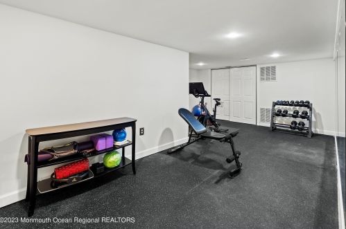 25 Crst Dr, Little Silver NJ 07739-1318 exterior