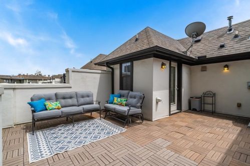 2111 Canton St, Dallas TX 75226-1621 exterior