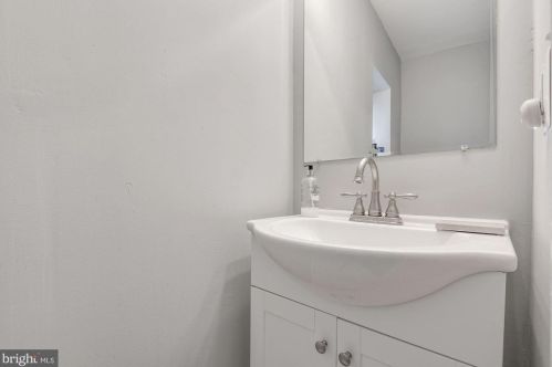 1818 Minnesota Ave, Washington DC 20020-5420 exterior