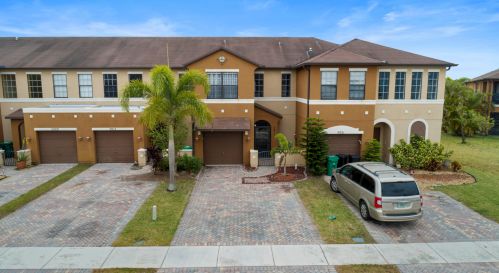 5017 Coventry Cir, Fort Pierce, FL 34986-4055