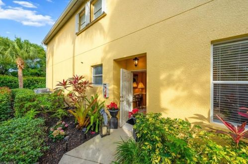 1285 Sweetwater Cv, Naples FL 34110-4123 exterior