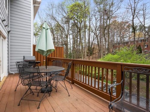 504 Dunwoody Chace, Atlanta GA 30328-6009 exterior