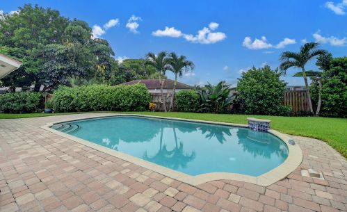 23 Las Flores, Boynton Beach FL 33426-8808 exterior