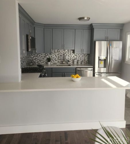 811 Coolidge Ave, Woodbridge NJ  07095-3213 exterior