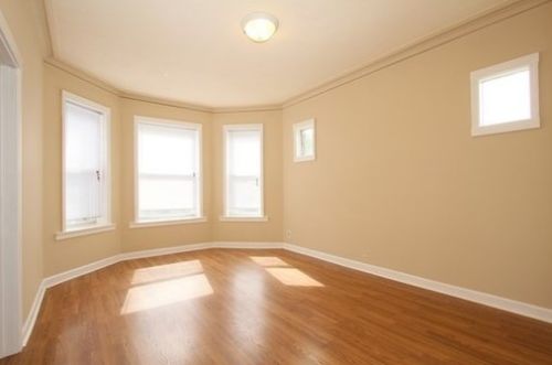 6040 Eberhart Ave, Chicago, IL 60637-2411