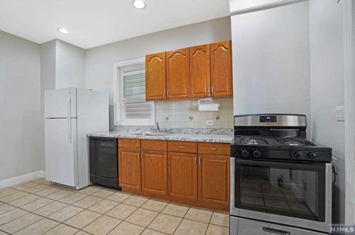 35 Hilliard Ave, Edgewater NJ 07020-1256 exterior