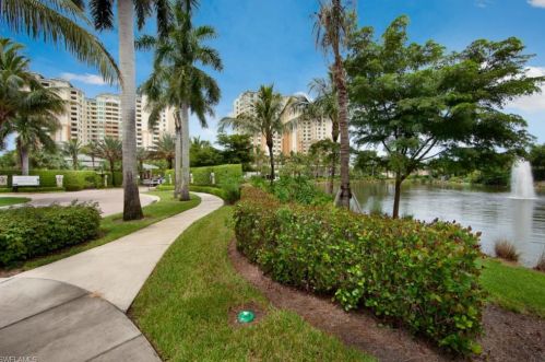 295 Grande Way, Naples FL 34110-6420 exterior